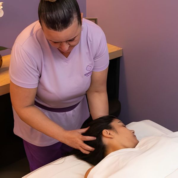 MASSAGEM CRANIANA AROMÁTICA